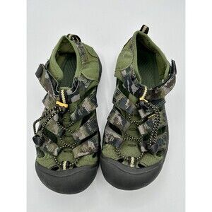 Keen Waterproof Hiking Sandal Green Camouflage Print Size 5 GUC!!!